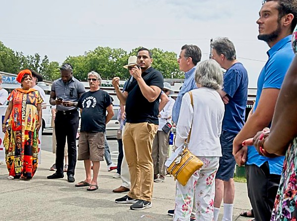 Doreen Wade, dignitaries, and onlookers