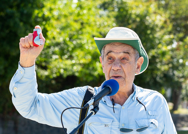 Jerry Halberstadt displays his asthma rescue inhaler. Photo Copyright 2022 Marilyn Humphries